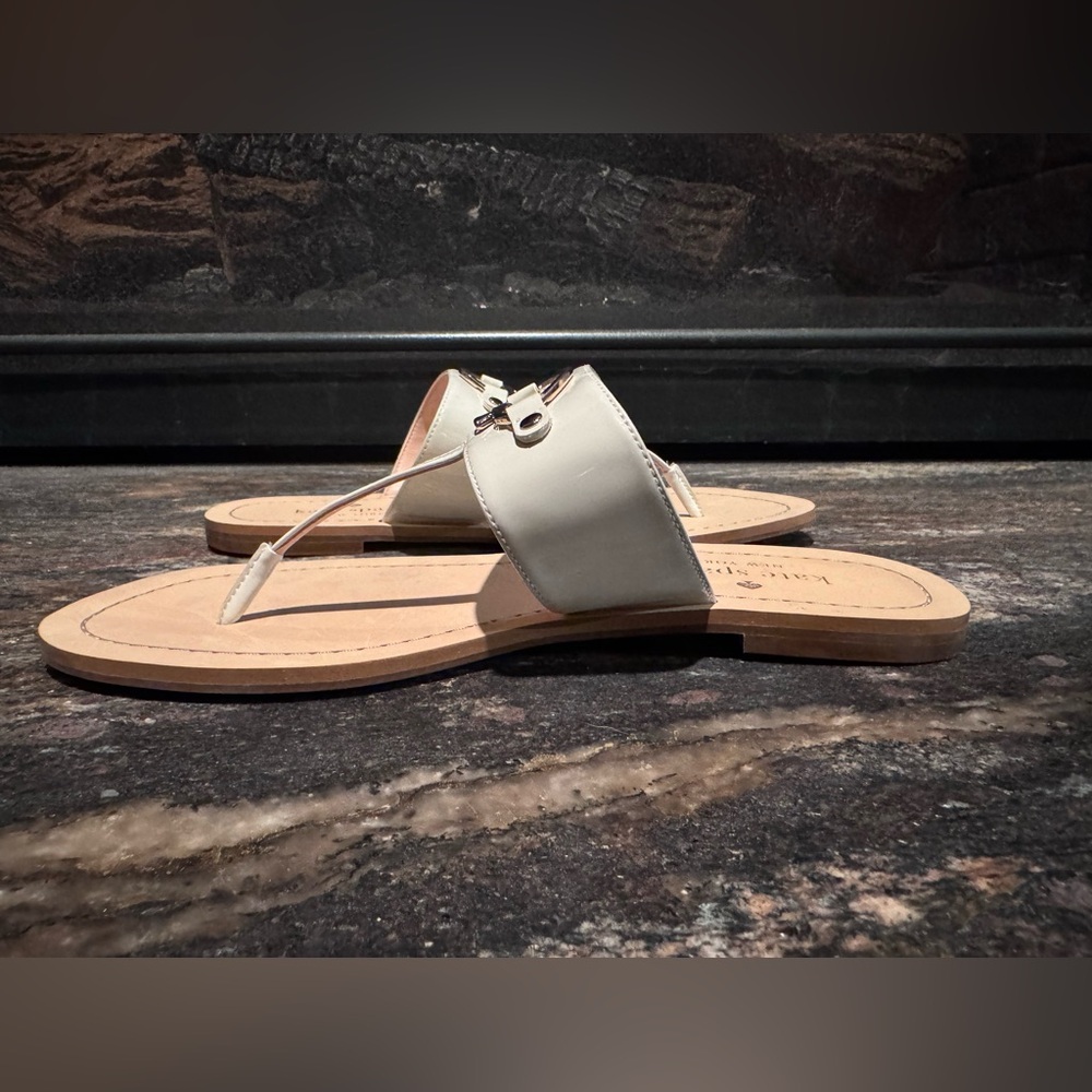 🚨SOLD🚨 KATE SPADE NEW YORK Cassia NEW White Patent Thong Flats Sandals Size 8.5 - Picture 13 of 16